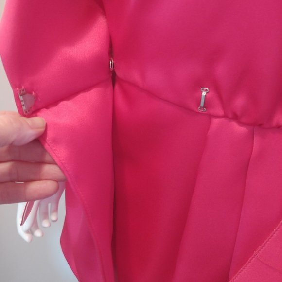 Show-Stopping and Satiny Smooth! - Picture 9 of 15